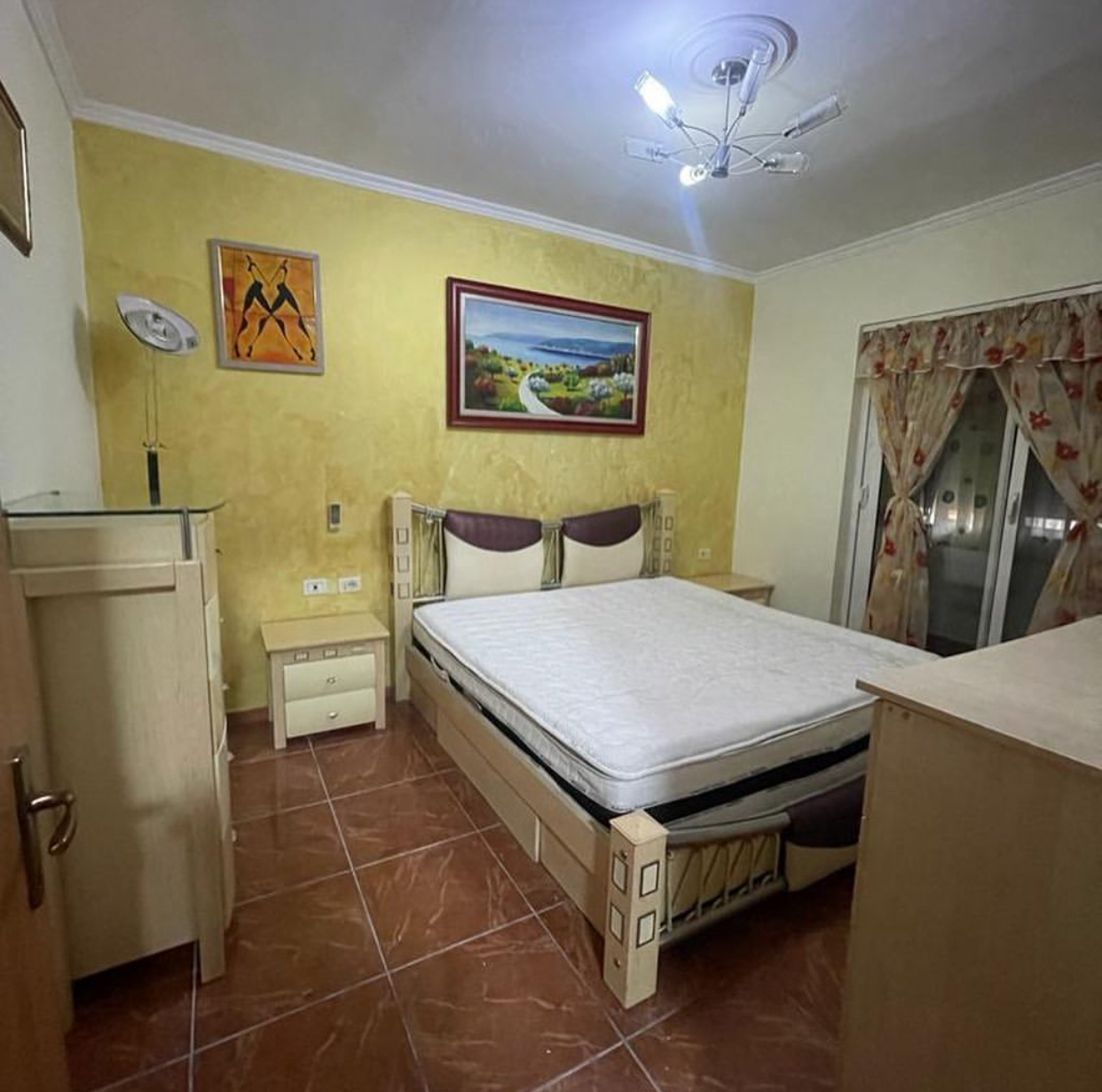 🏡 Jepet Apartament 2+1 me Qera pranë Liceut Artistik, Rruga e Elbasanit, Tiranë