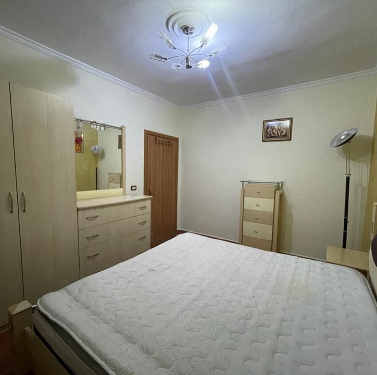 🏡 Jepet Apartament 2+1 me Qera pranë Liceut Artistik, Rruga e Elbasanit, Tiranë