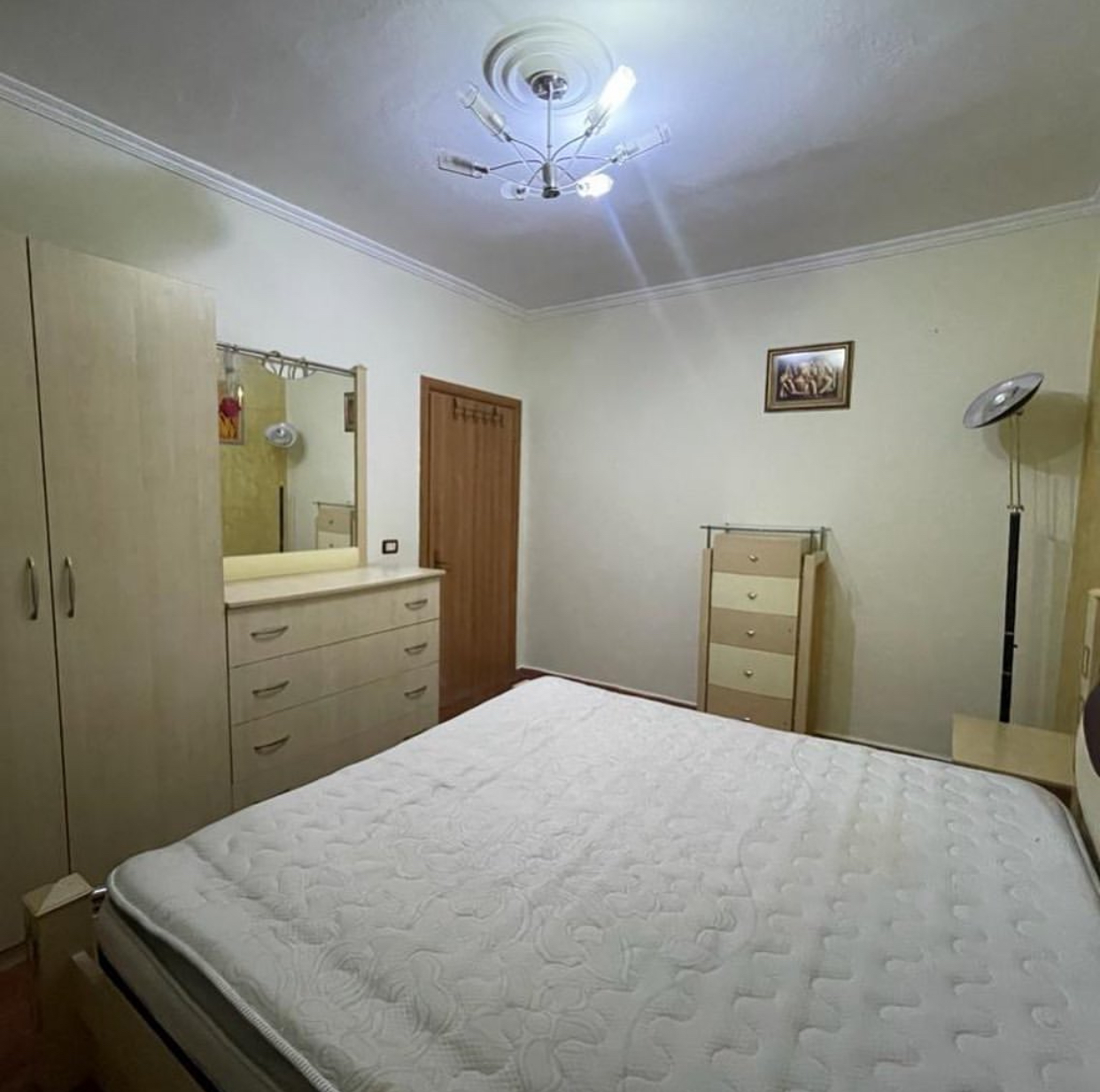 🏡 Jepet Apartament 2+1 me Qera pranë Liceut Artistik, Rruga e Elbasanit, Tiranë