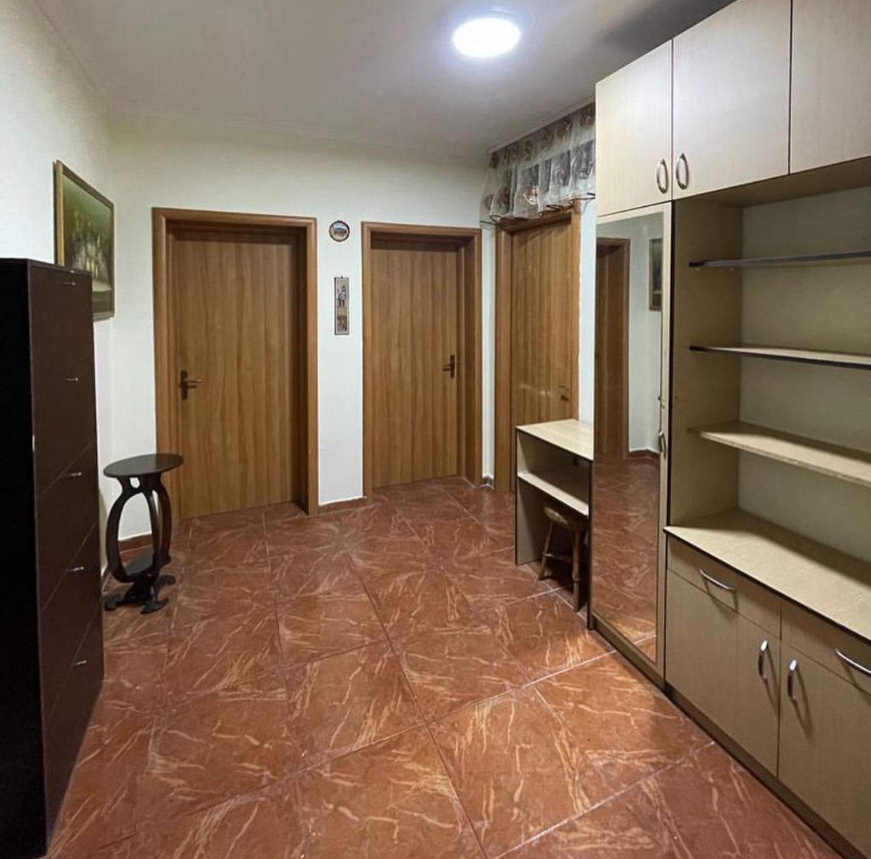 🏡 Jepet Apartament 2+1 me Qera pranë Liceut Artistik, Rruga e Elbasanit, Tiranë