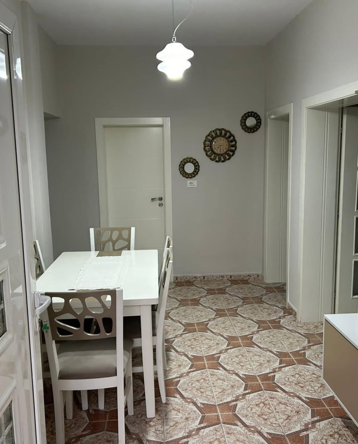 🏡 Jepet Apartament 1+1 me Qera te Ringu, Tiranë
