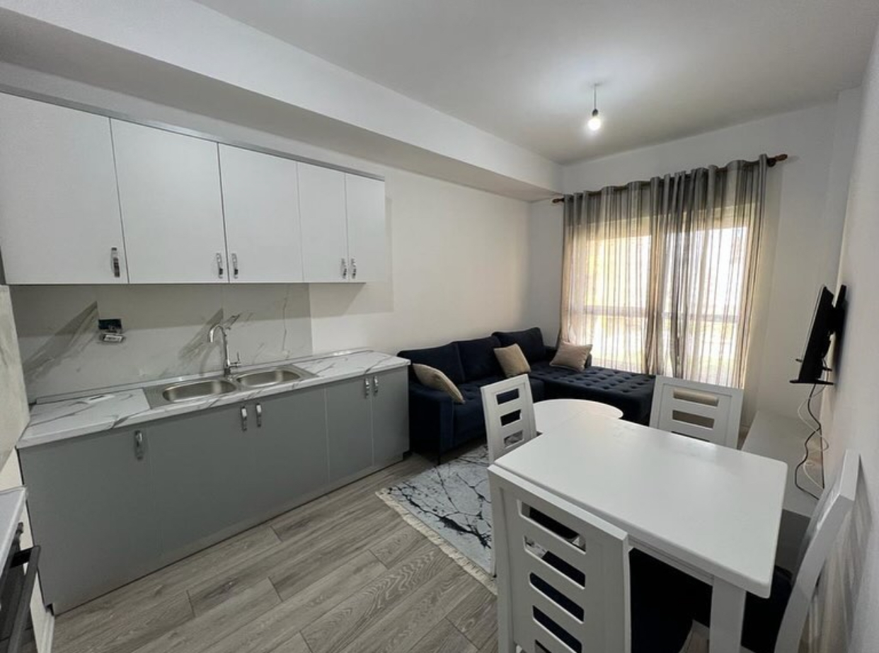 🏠 Jepët Apartament 1+1 me Qera mbi Fushën e Ali Demit, te Mangalem 21, Tiranë