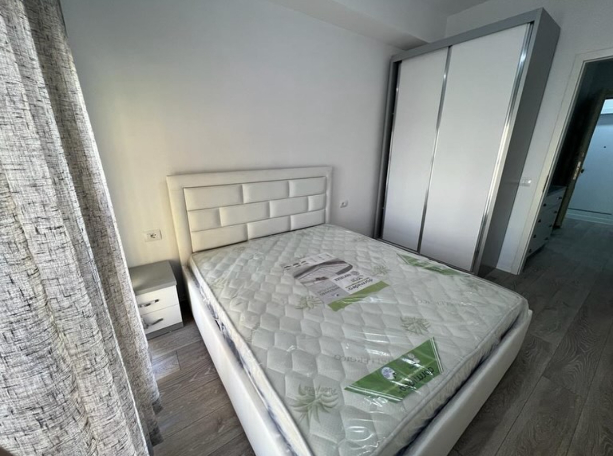🏠 Jepët Apartament 1+1 me Qera mbi Fushën e Ali Demit, te Mangalem 21, Tiranë