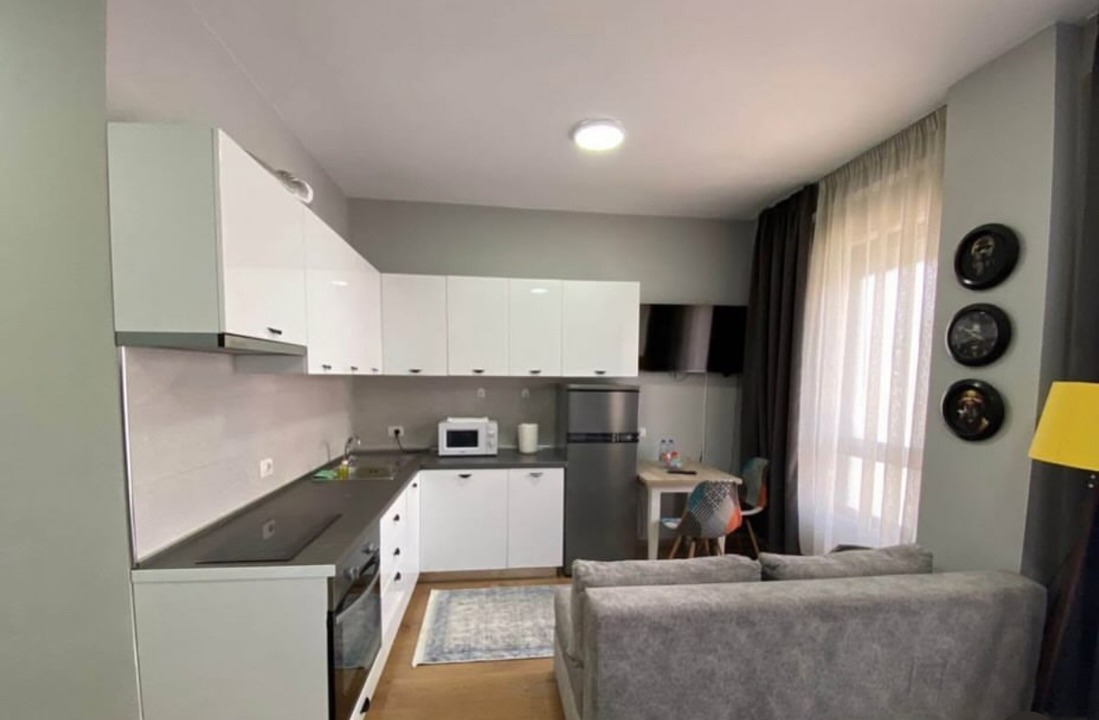 🏡 Jepet Garsioniere me Qera te Farmacia 10, Tiranë