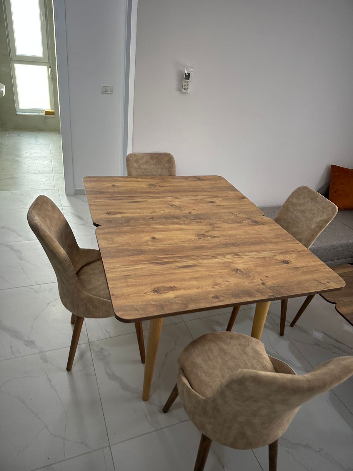 🏠 Jepet Apartament 1+1 me Qira te Ish – Fusha e Aviacionit, Tiranë