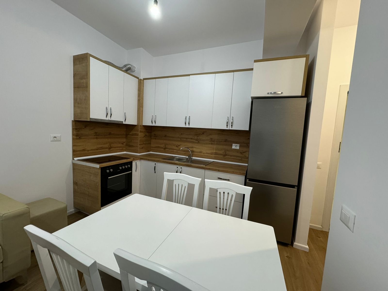 🏠 Jepët Apartament 1+1 me Qera mbi Fushën Ali Demit, (Mangalem 21/Kaimi) Tiranë