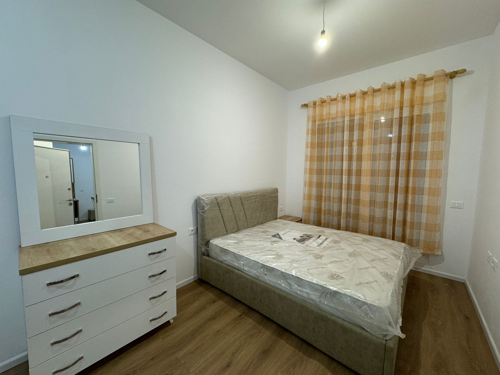🏠 Jepët Apartament 1+1 me Qera mbi Fushën Ali Demit, (Mangalem 21/Kaimi) Tiranë