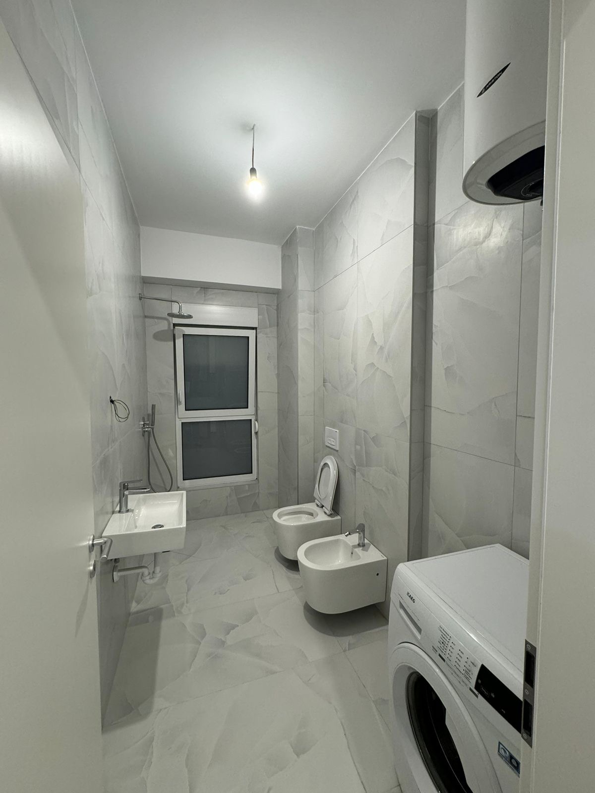 🏠 Jepët Apartament 1+1 me Qera mbi Fushën Ali Demit, (Mangalem 21/Kaimi) Tiranë