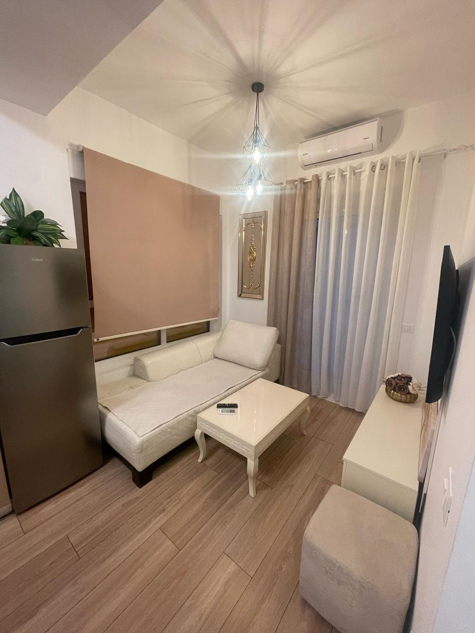 🏠 Jepët Apartament 1+1 me Qera mbi Fushën Ali Demit, (Mangalem 21) Tiranë