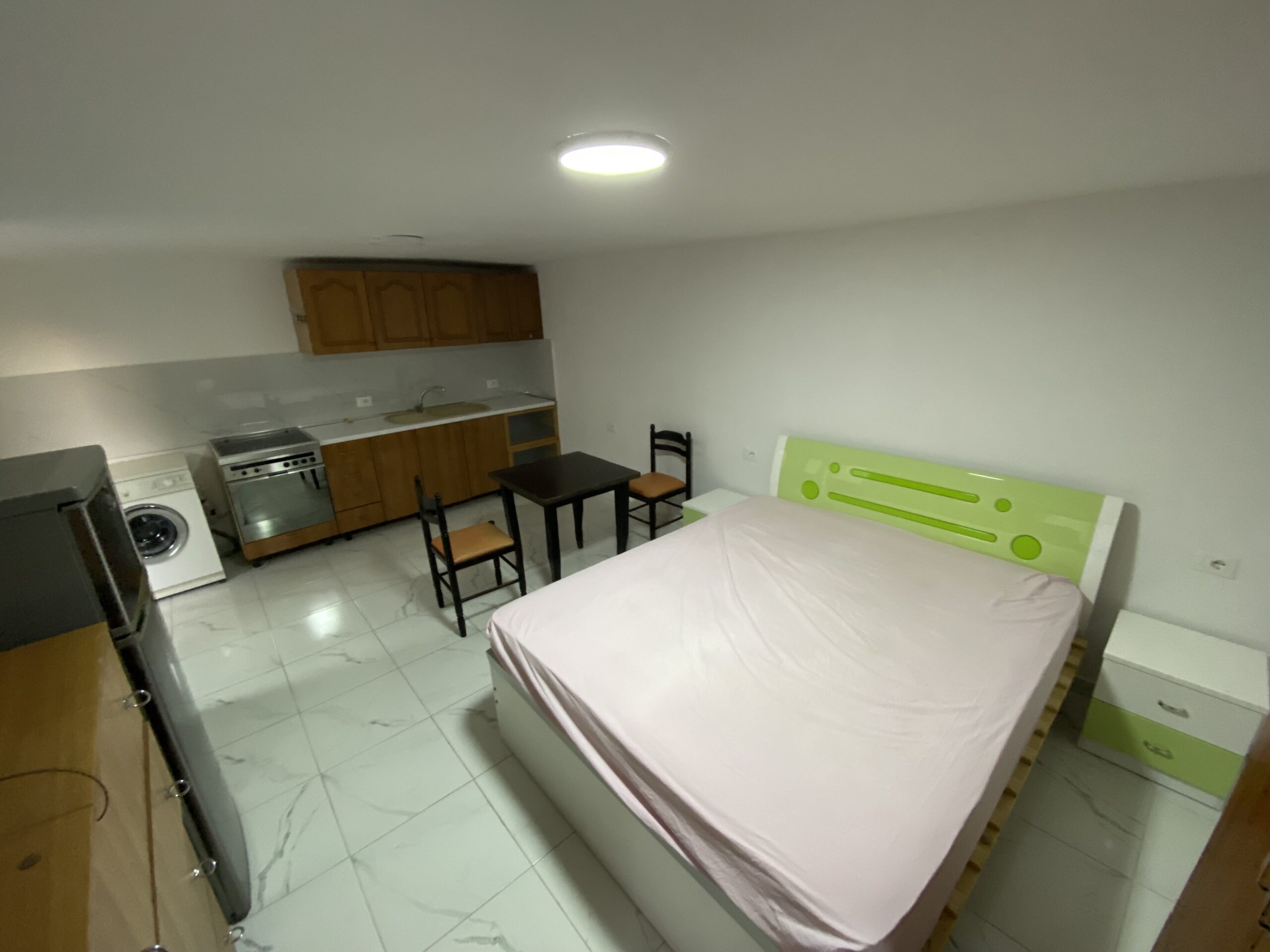 🏡 Jepet Garsioniere me Qera mbi Kompleksin Grand, Tiranë