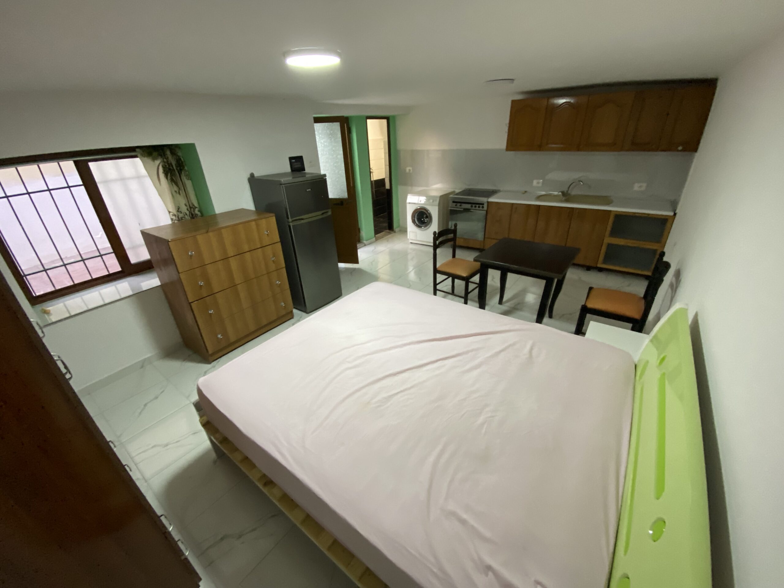 🏡 Jepet Garsioniere me Qera mbi Kompleksin Grand, Tiranë