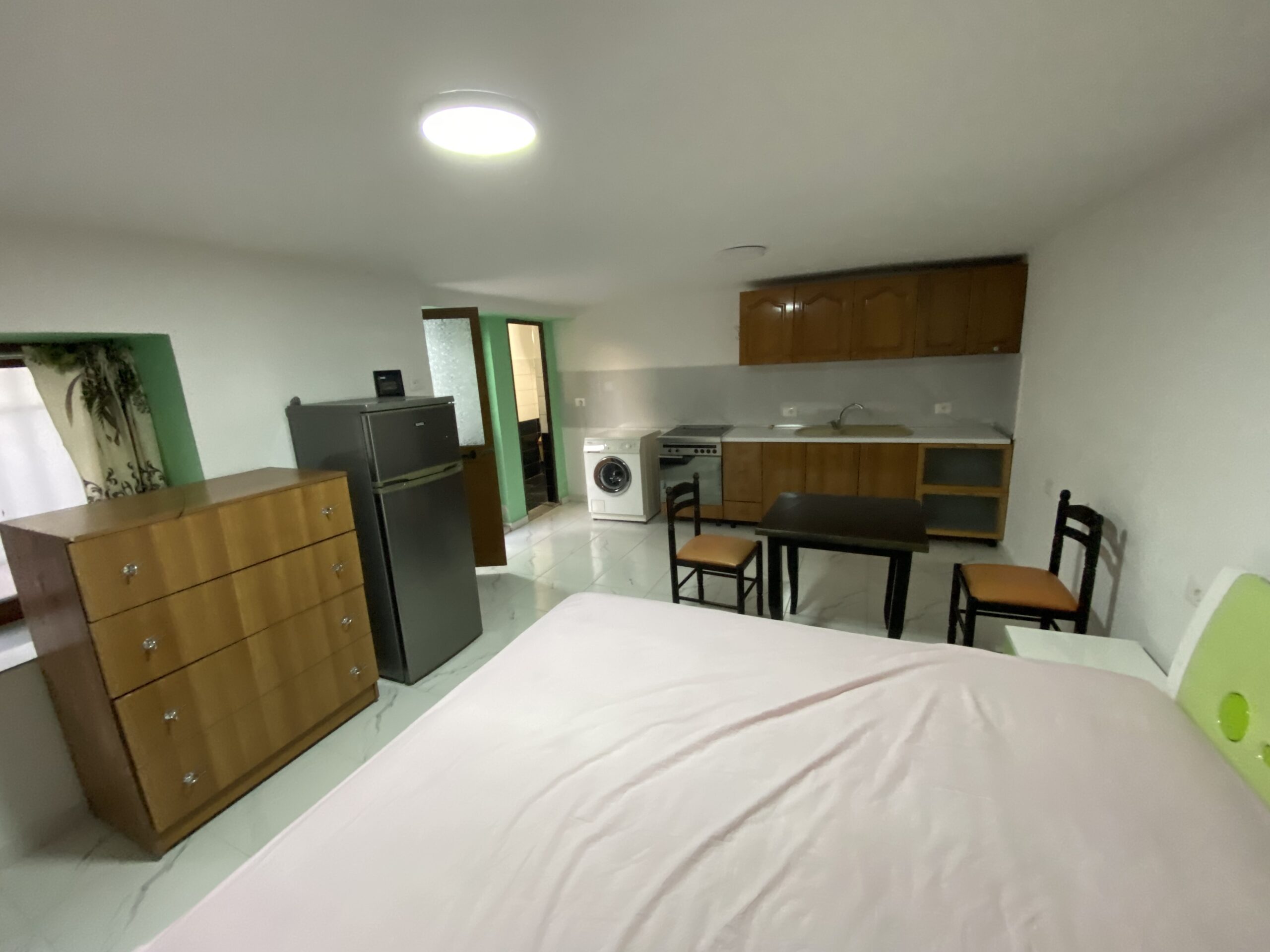 🏡 Jepet Garsioniere me Qera mbi Kompleksin Grand, Tiranë