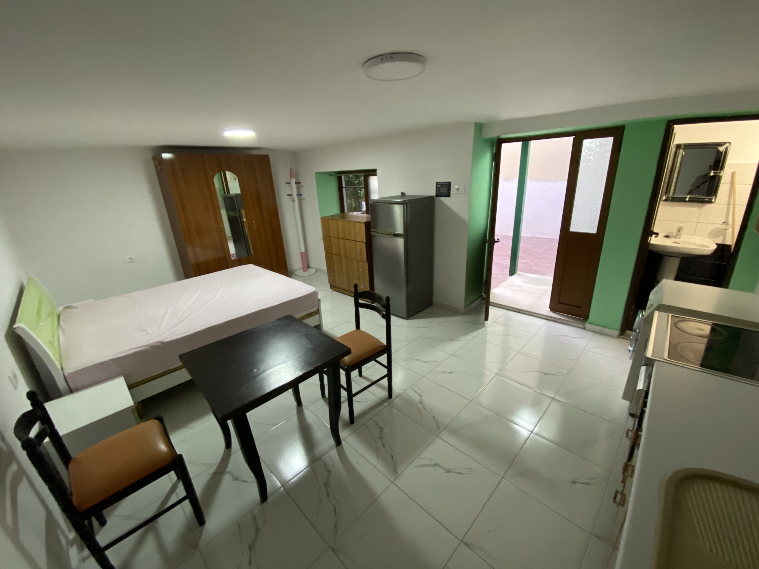 🏡 Jepet Garsioniere me Qera mbi Kompleksin Grand, Tiranë