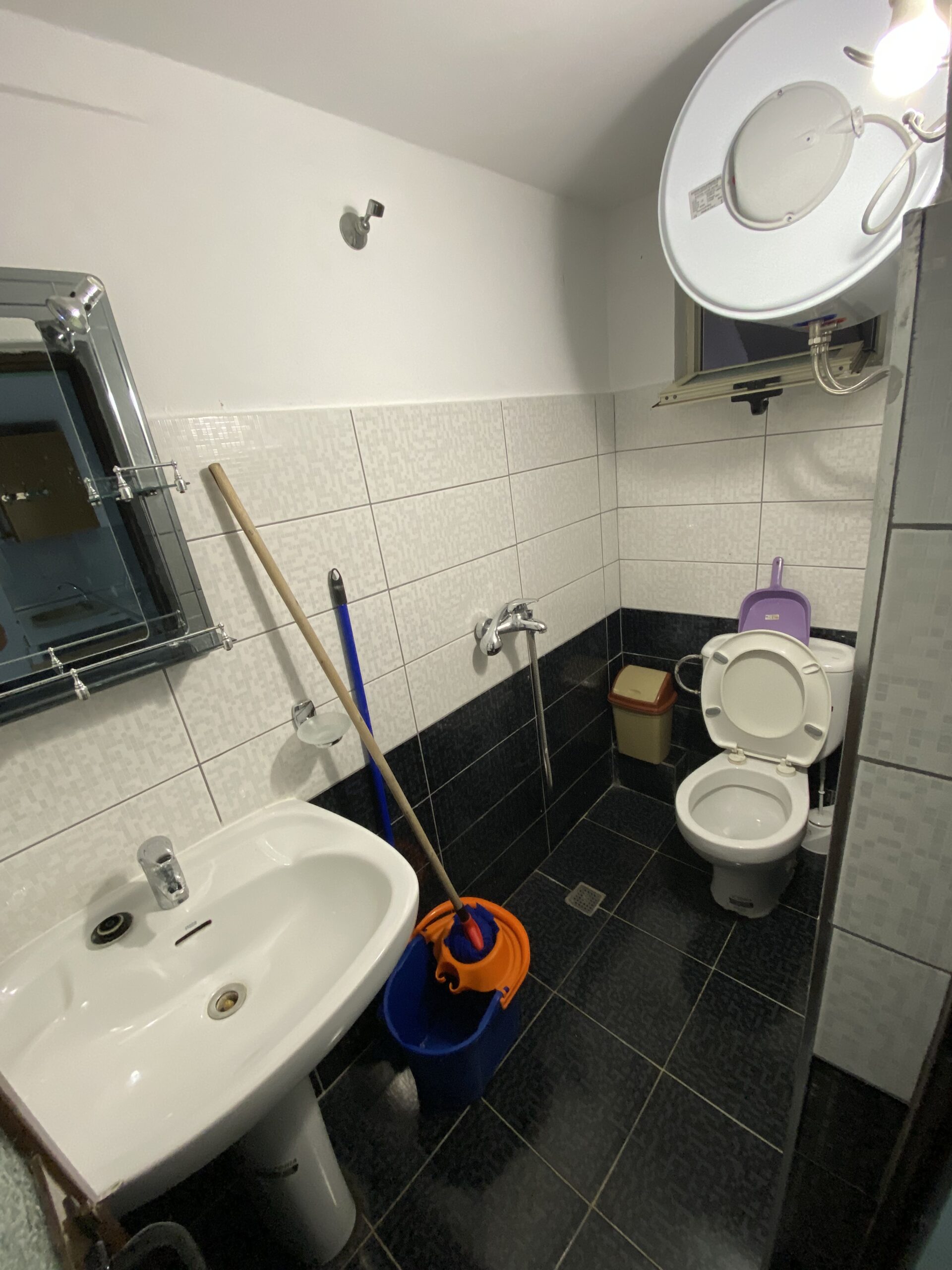 🏡 Jepet Garsioniere me Qera mbi Kompleksin Grand, Tiranë