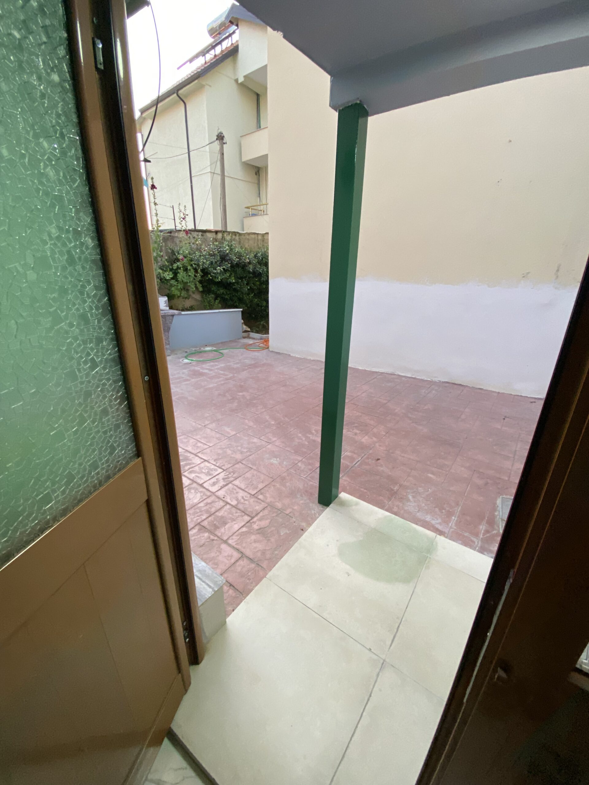 🏡 Jepet Garsioniere me Qera mbi Kompleksin Grand, Tiranë