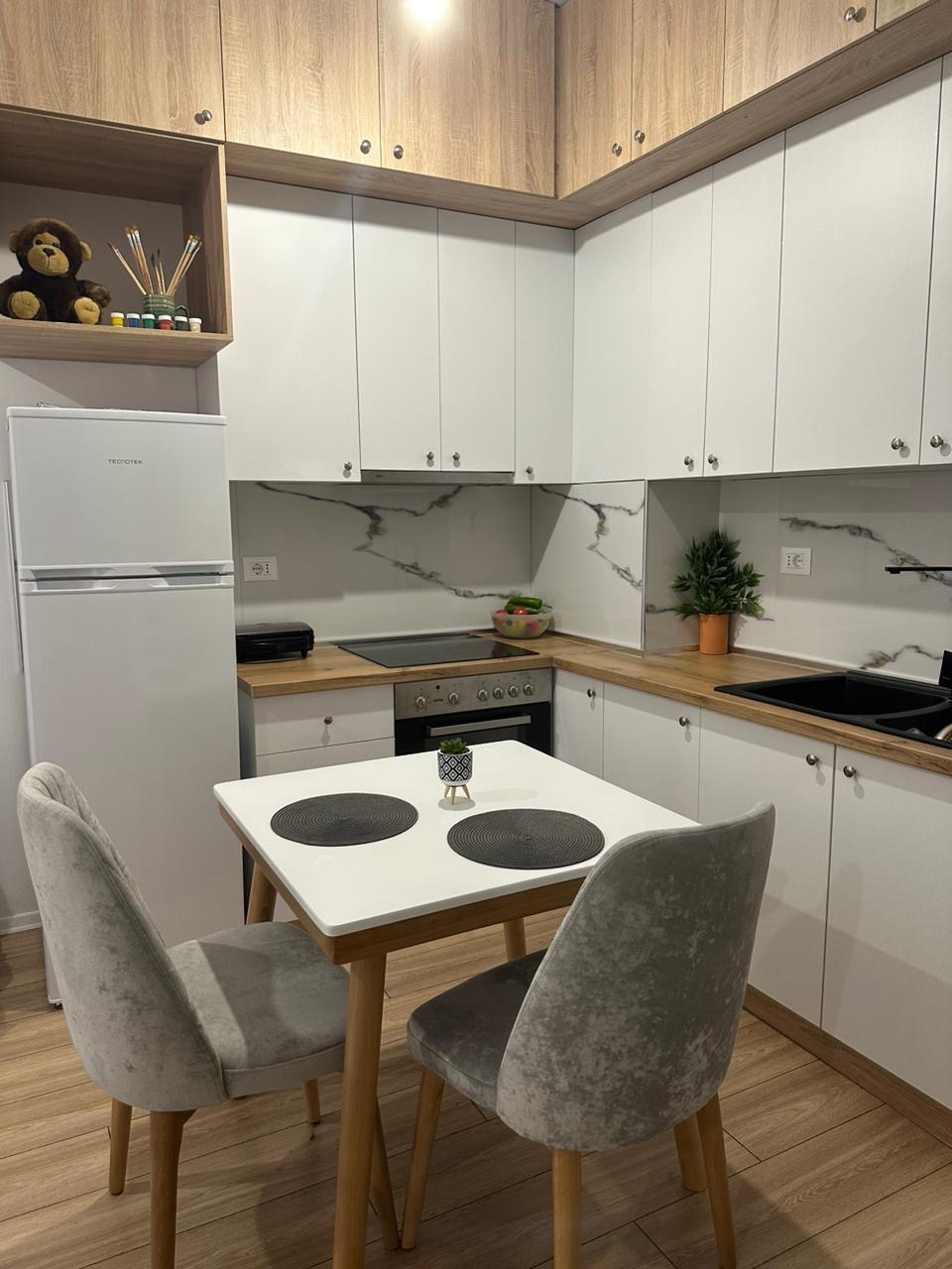 🏠 Jepet Apartament 1+1 me Qera mbi Fushën e Ali Demit, te Mangalem 21, Tiranë