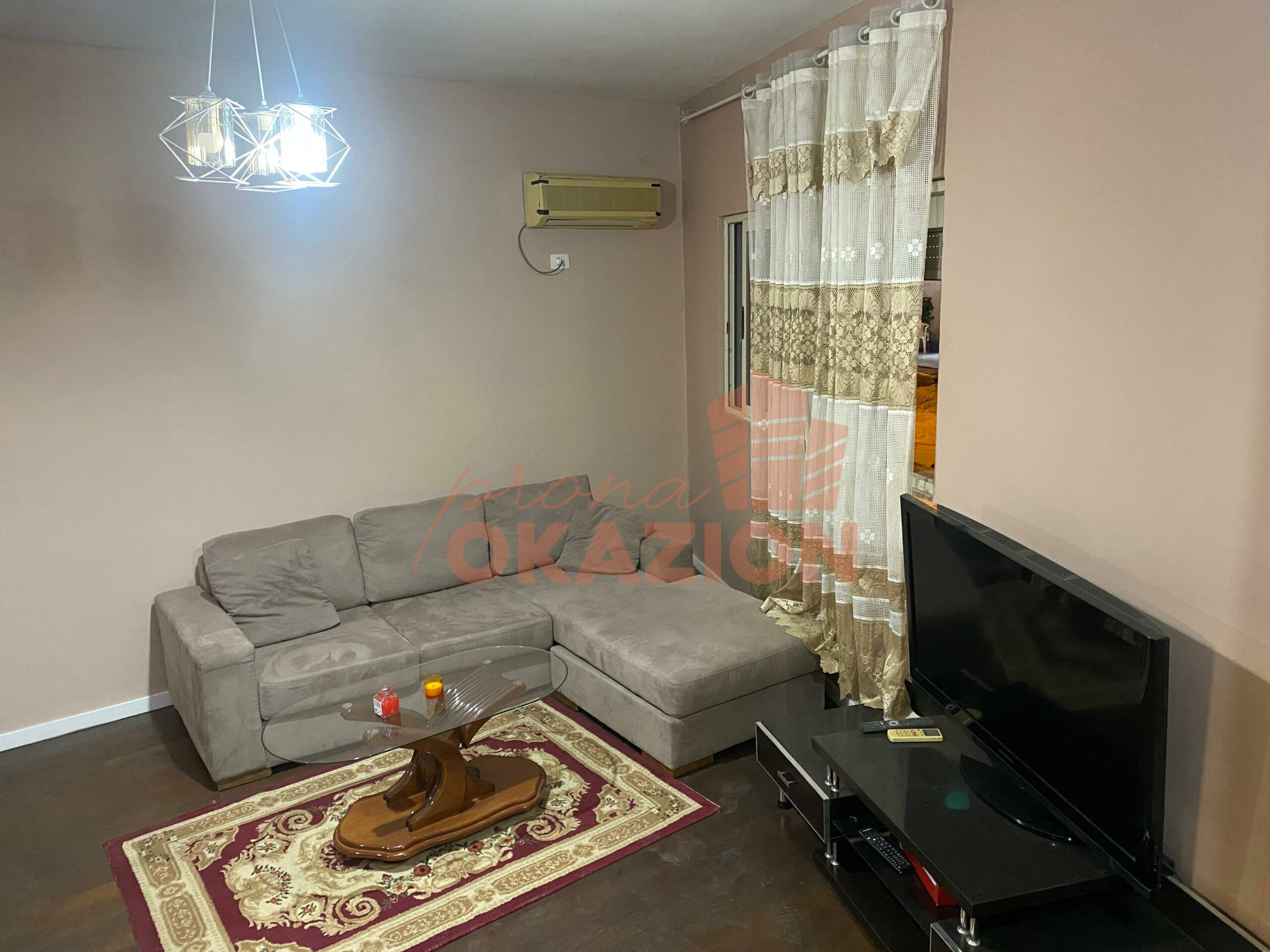 🏡 Jepet Apartament 2+1 me qera te Ish Tregu Elektrik, Tiranë