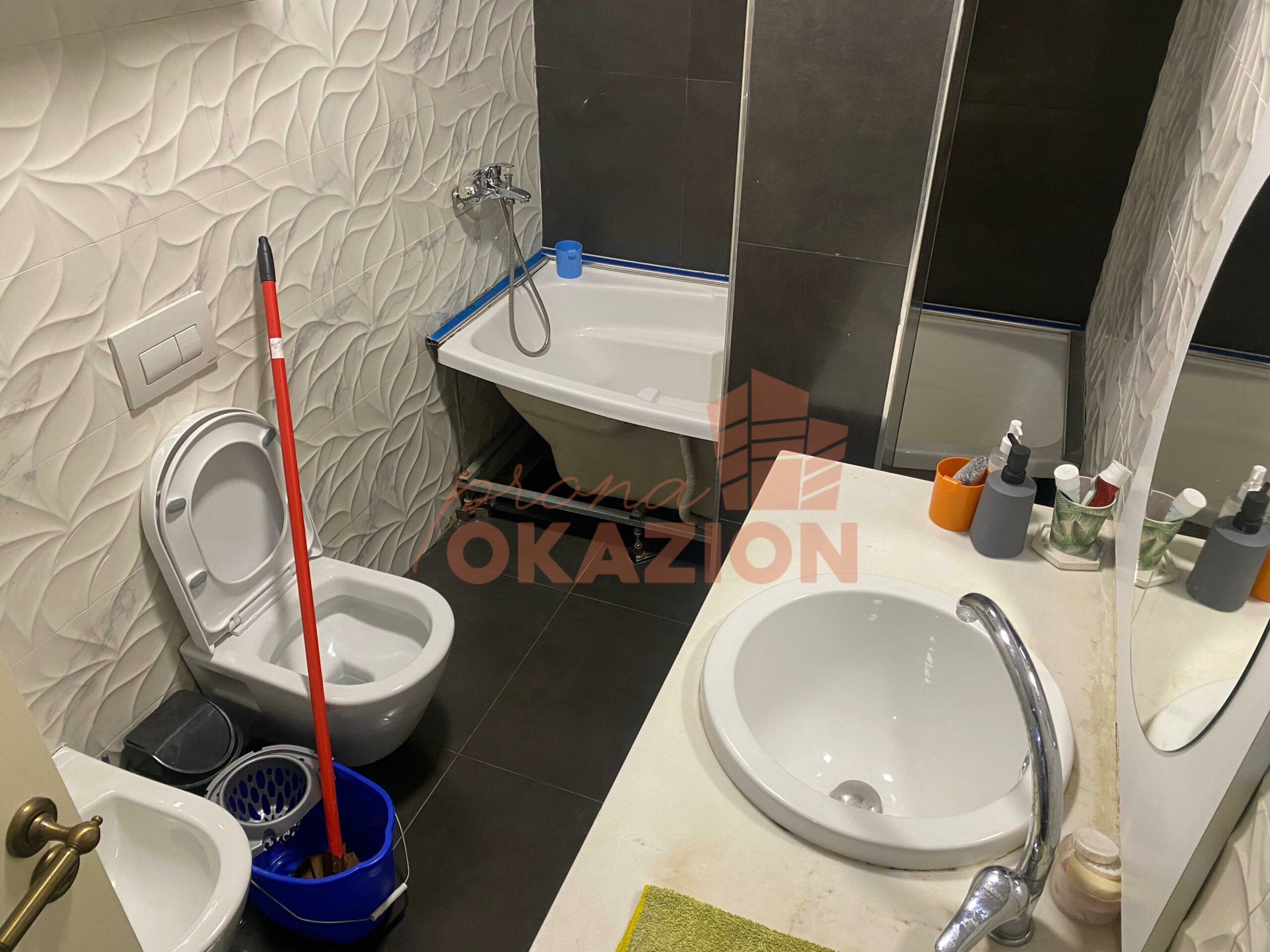 🏡 Jepet Apartament 2+1 me qera te Ish Tregu Elektrik, Tiranë