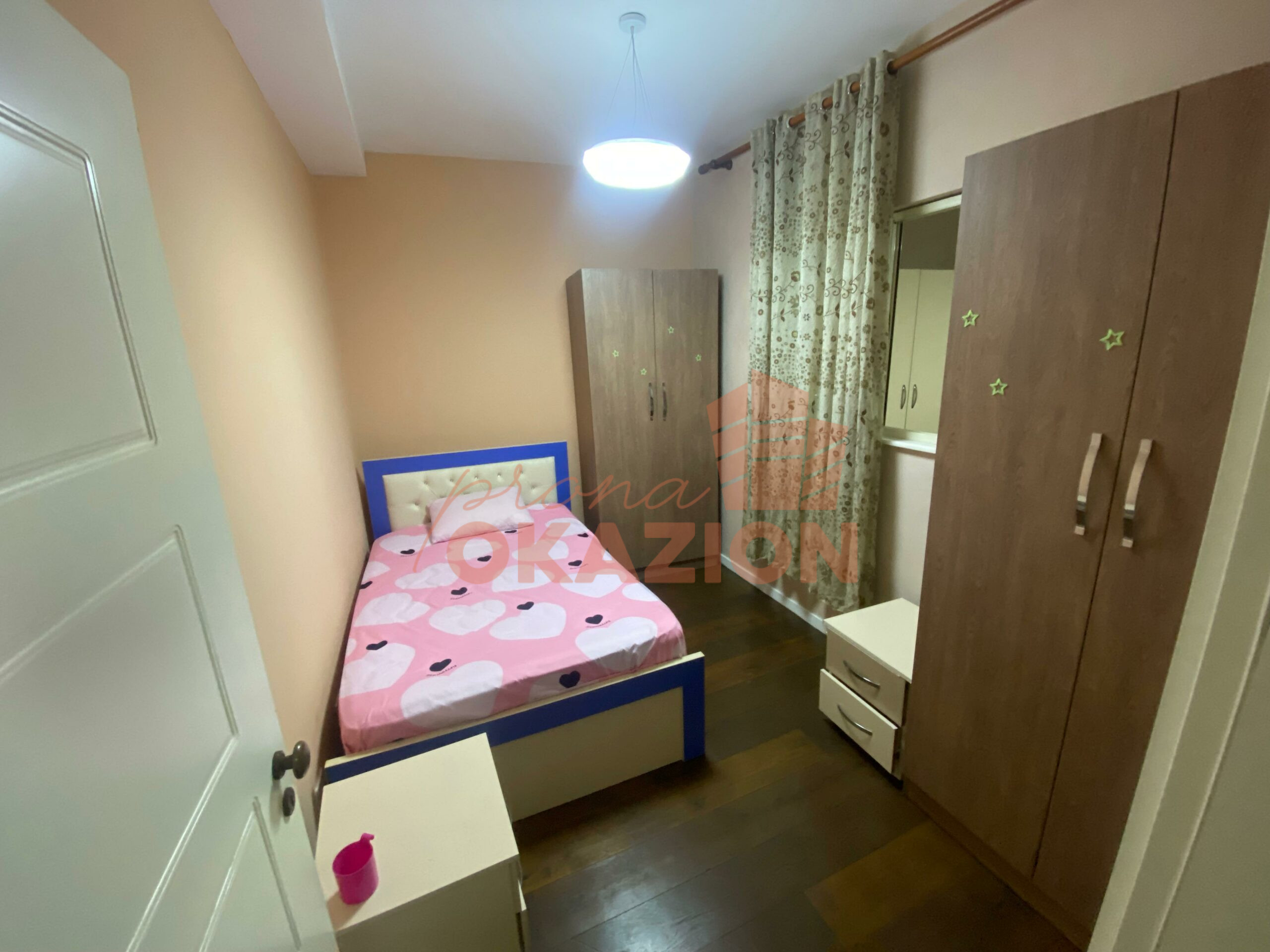 🏡 Jepet Apartament 2+1 me qera te Ish Tregu Elektrik, Tiranë