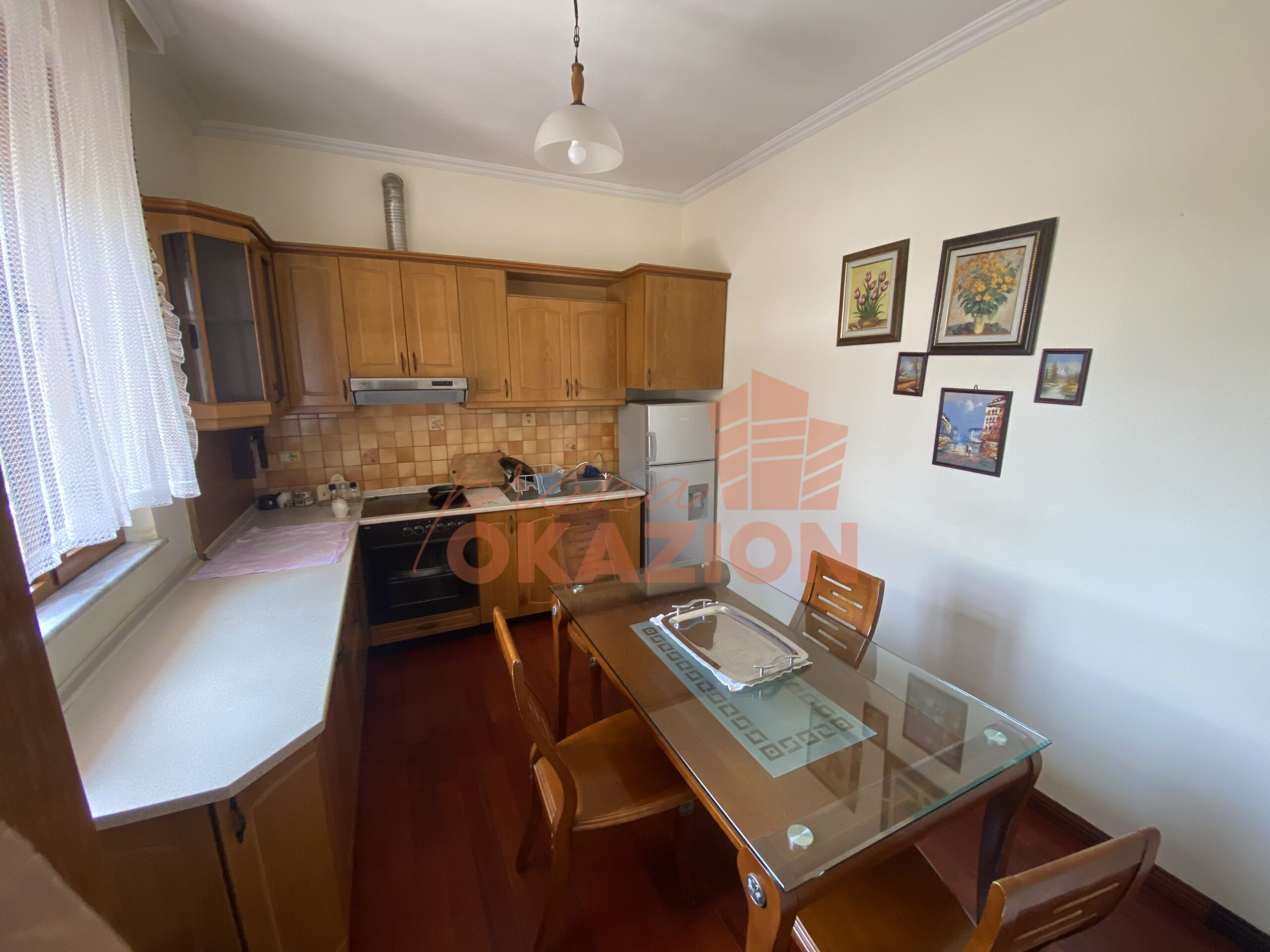 🏠 Jepet me qira apartament 1+1 në Xhamllik, Tiranë
