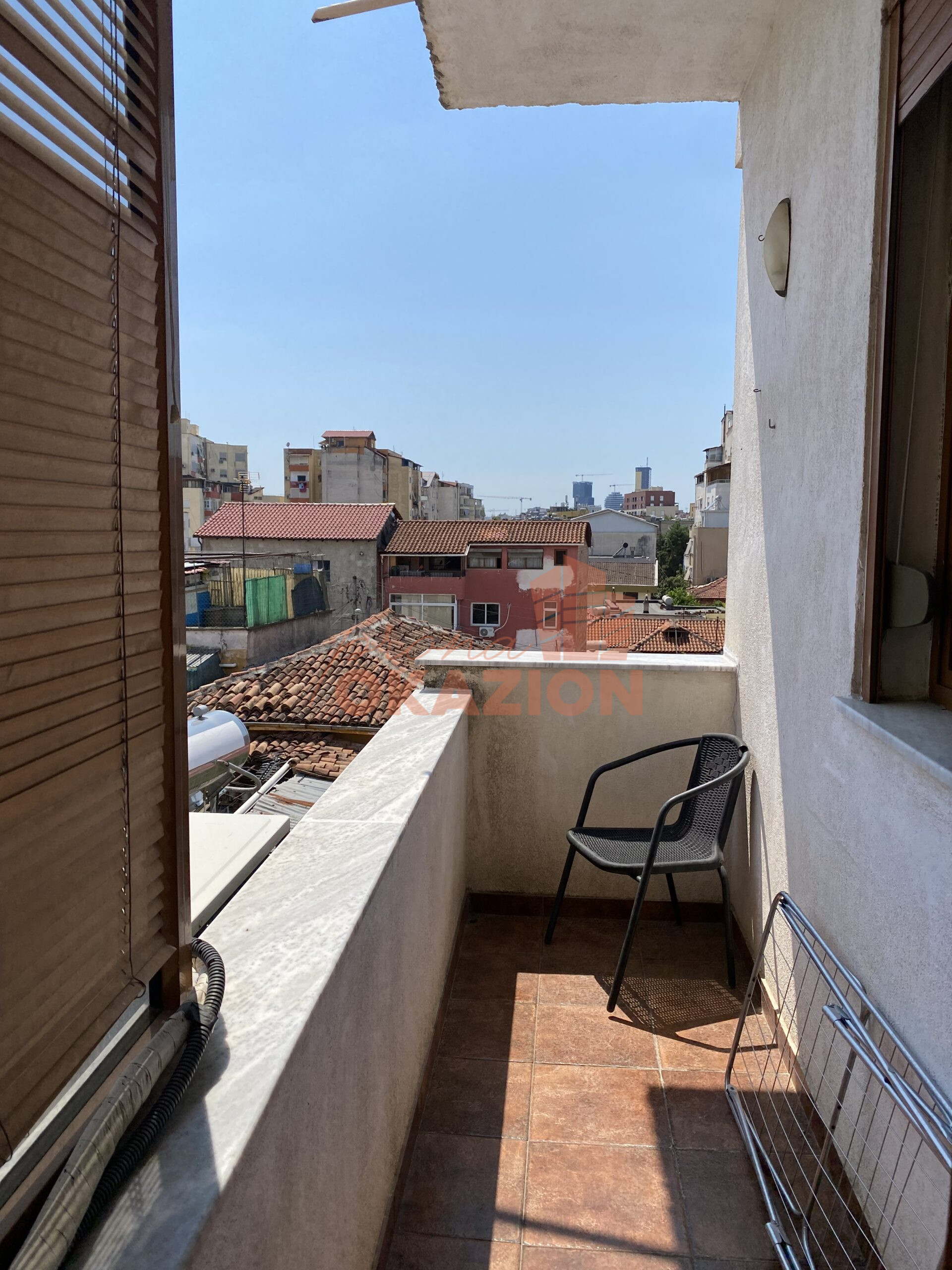 🏠 Jepet me qira apartament 1+1 në Xhamllik, Tiranë